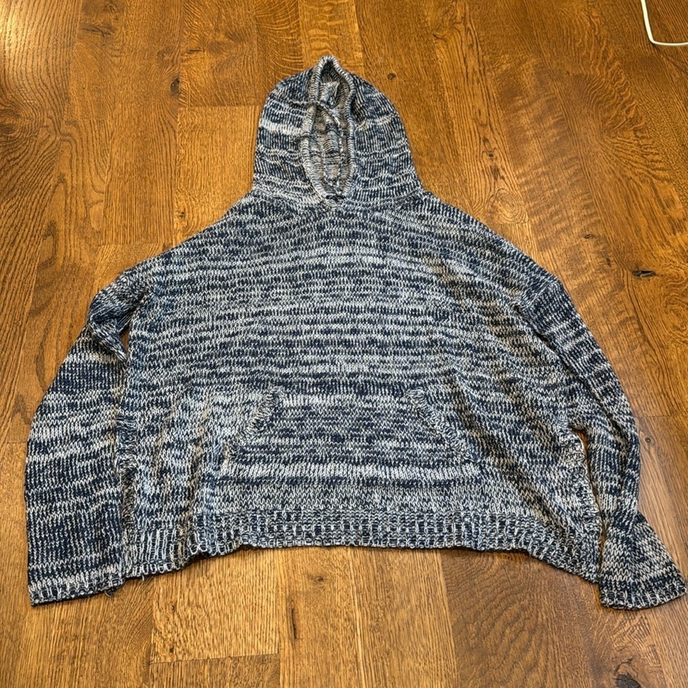 Paper Crane Women’s Sweater Blue and White Size Small